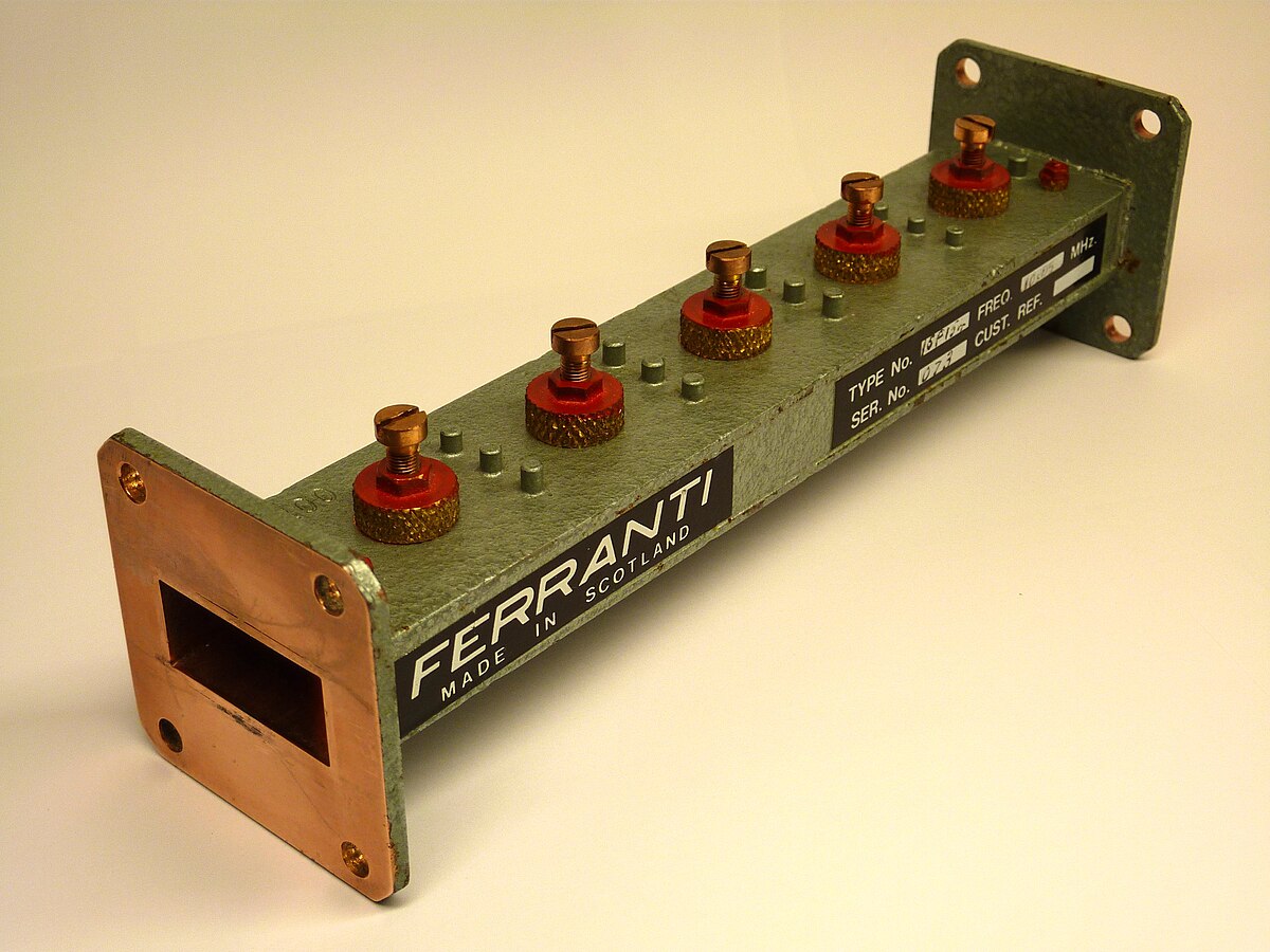 マイクロ波とアンテナの違い | 導波管を使う理由 - DOLPH MICROWAVE