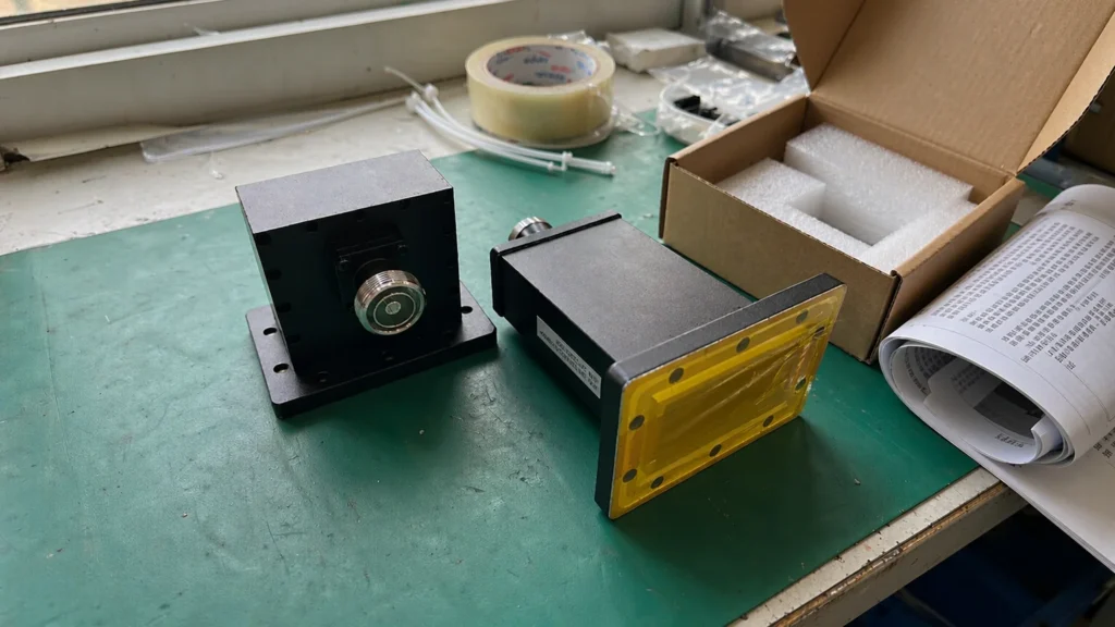 [WR-340 Waveguide to Coaxial Adapters] WR-340 to SMA Female