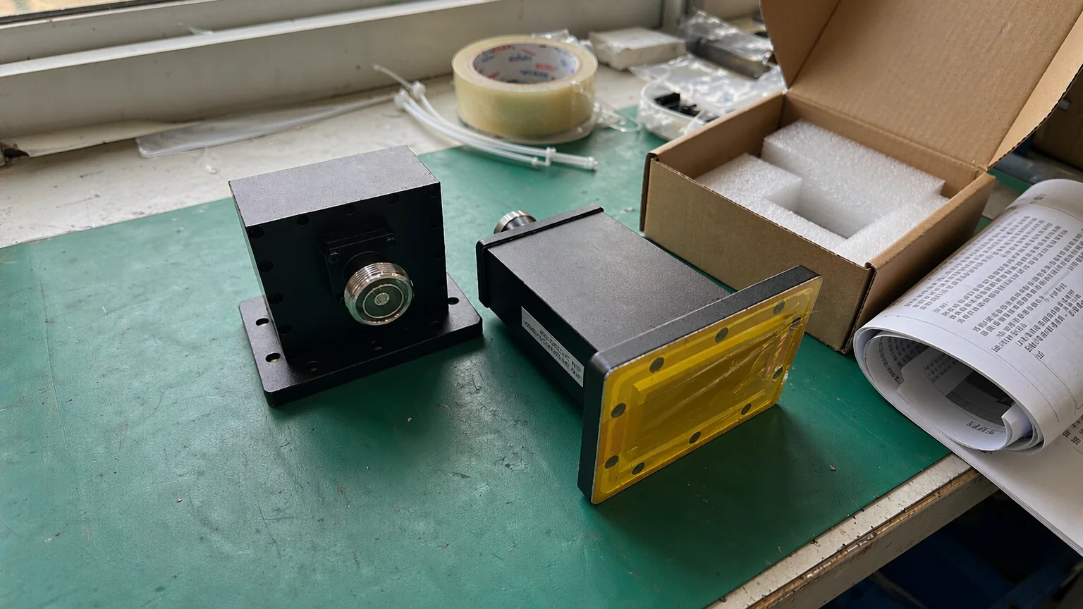 [WR-340 Waveguide to Coaxial Adapters] WR-340 to SMA Female
