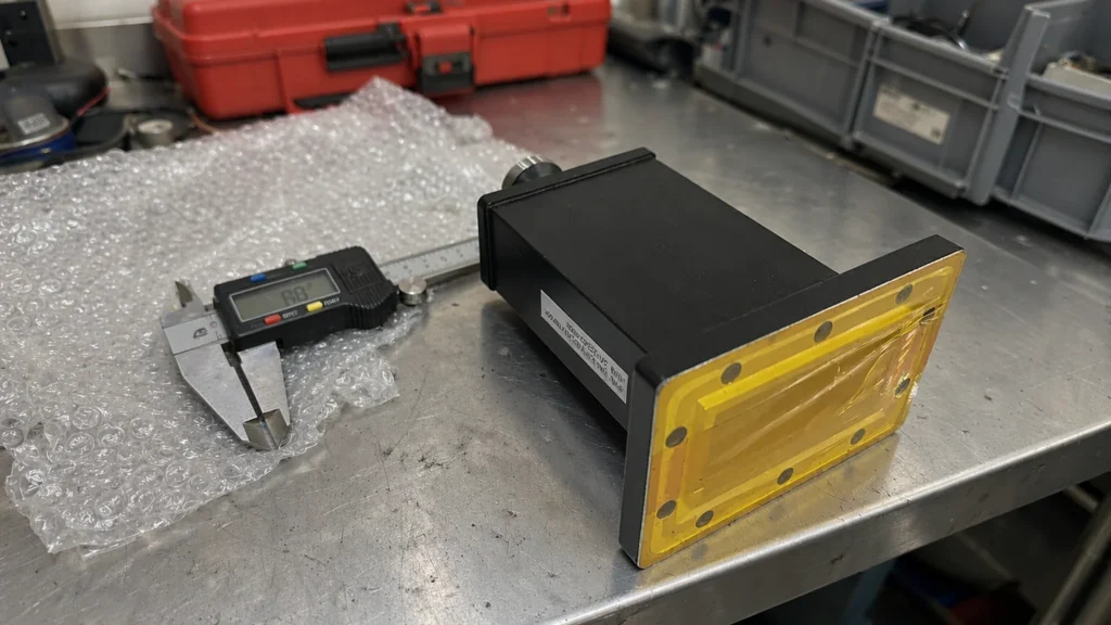 [Flexible Waveguide Sections] 9.84-15.0 GHz, WR75 Flexible Waveguide Section
